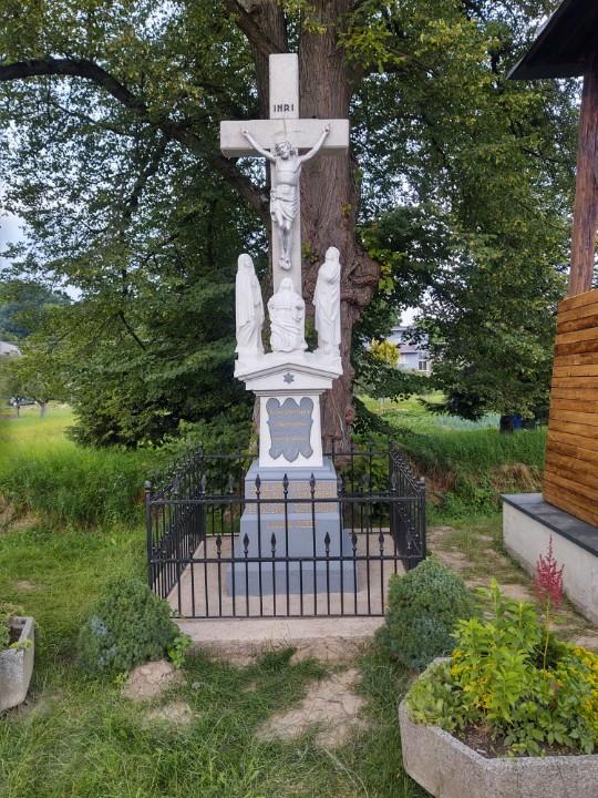 Čistenie a renovácia hrobov. foto 1